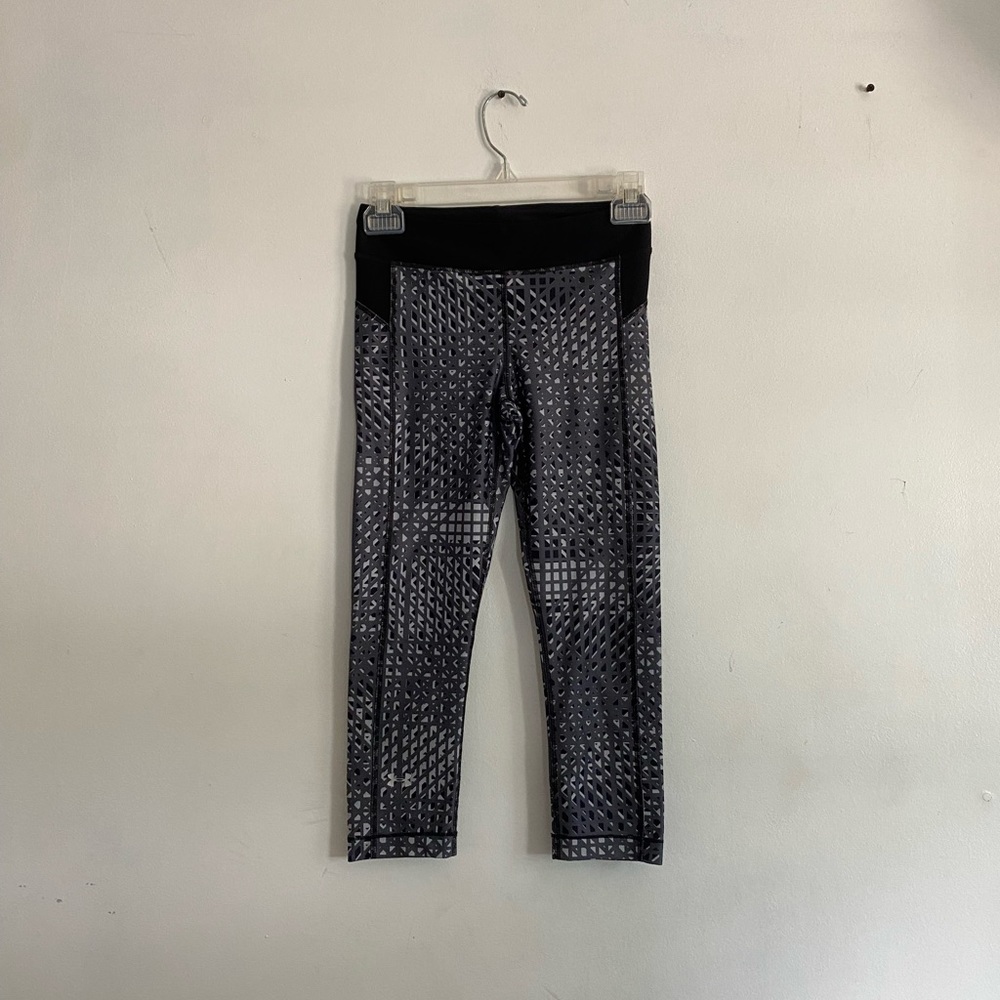 Under armor cropped leggings, size XS